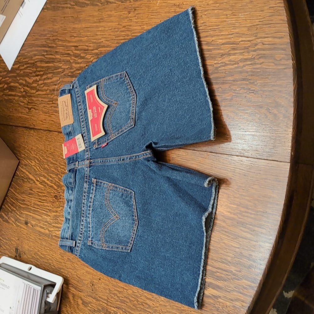 Girls Levi's shorts - Picture 6 of 10